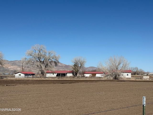 30 E Tognoli Lane, Yerington, NV 89447