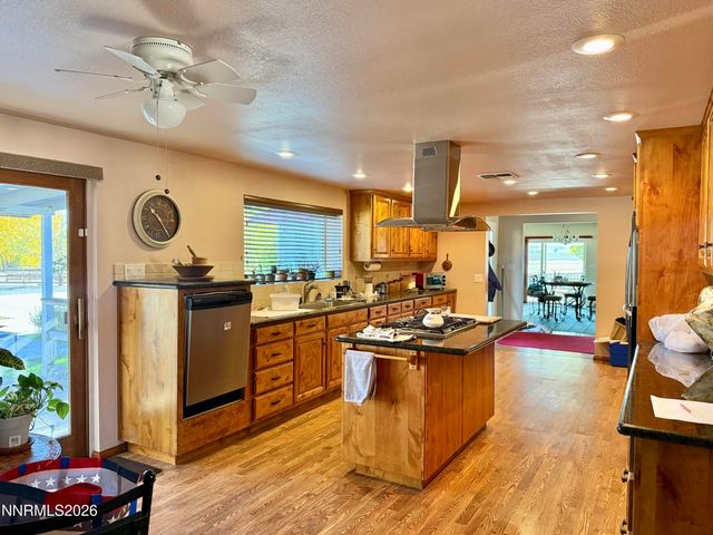 30 E Tognoli Lane, Yerington, NV 89447