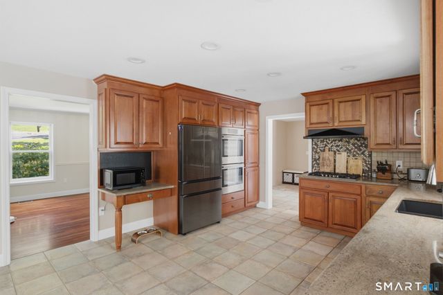 35 Forest Hills Drive, Farmington, CT 06032