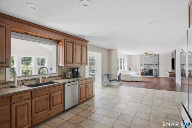 35 Forest Hills Drive, Farmington, CT 06032