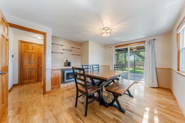 1932 MAPLECREST DRIVE, Appleton, WI 54915