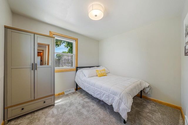 1932 MAPLECREST DRIVE, Appleton, WI 54915
