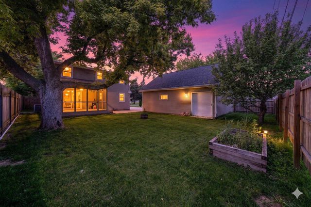 1932 MAPLECREST DRIVE, Appleton, WI 54915