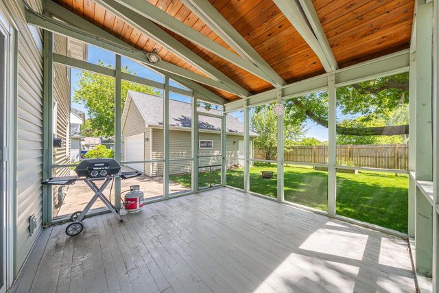 1932 MAPLECREST DRIVE, Appleton, WI 54915