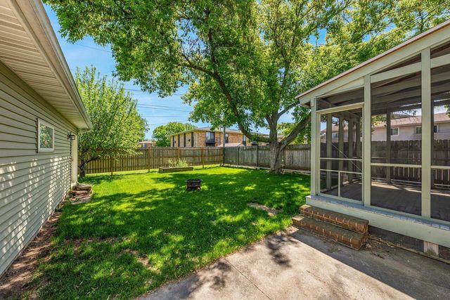 1932 MAPLECREST DRIVE, Appleton, WI 54915