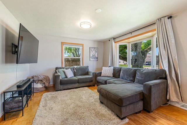 1932 MAPLECREST DRIVE, Appleton, WI 54915