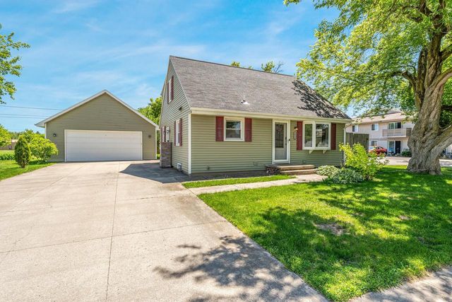 1932 MAPLECREST DRIVE, Appleton, WI 54915