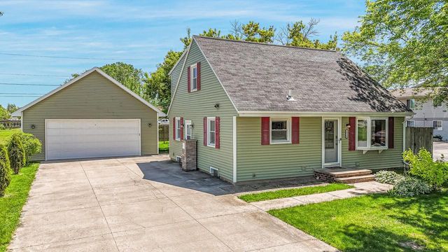 1932 MAPLECREST DRIVE, Appleton, WI 54915