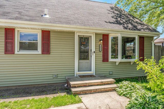 1932 MAPLECREST DRIVE, Appleton, WI 54915