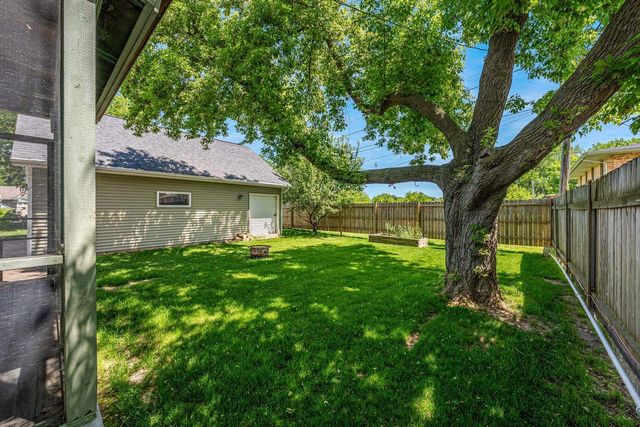 1932 MAPLECREST DRIVE, Appleton, WI 54915