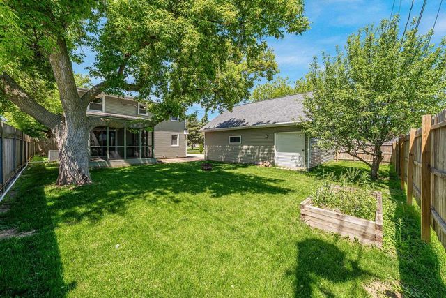 1932 MAPLECREST DRIVE, Appleton, WI 54915
