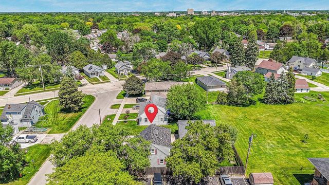 1932 MAPLECREST DRIVE, Appleton, WI 54915