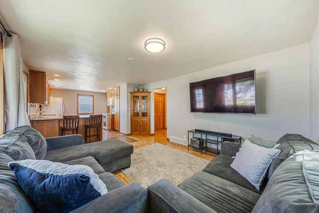 1932 MAPLECREST DRIVE, Appleton, WI 54915