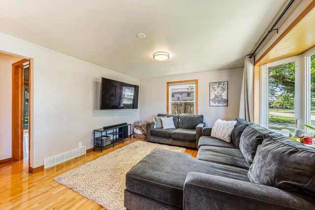 1932 MAPLECREST DRIVE, Appleton, WI 54915