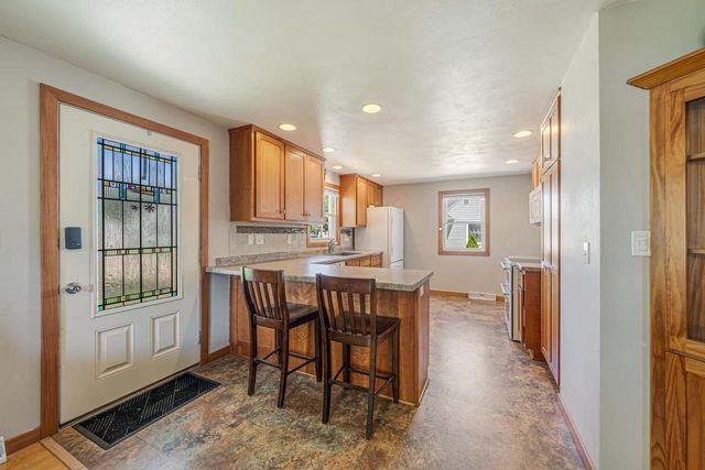 1932 MAPLECREST DRIVE, Appleton, WI 54915