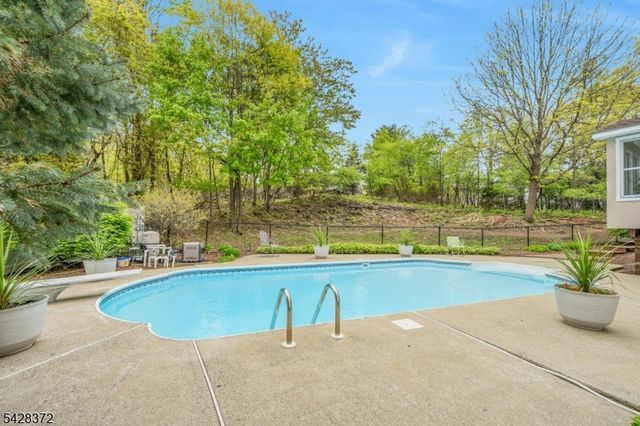 16 Lenape Trail, Montclair Twp., NJ 07043