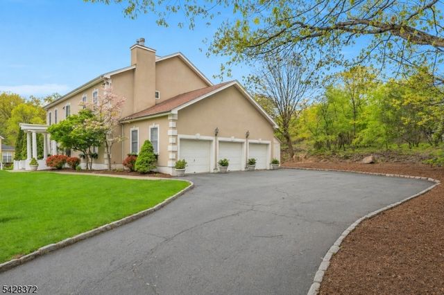 16 Lenape Trail, Montclair Twp., NJ 07043