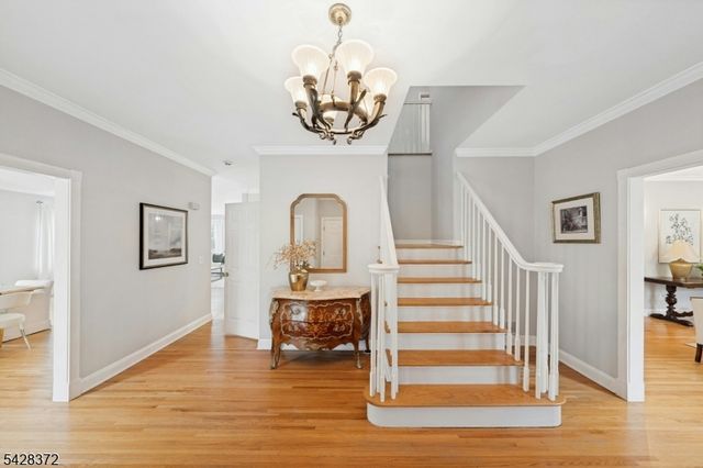 16 Lenape Trail, Montclair Twp., NJ 07043