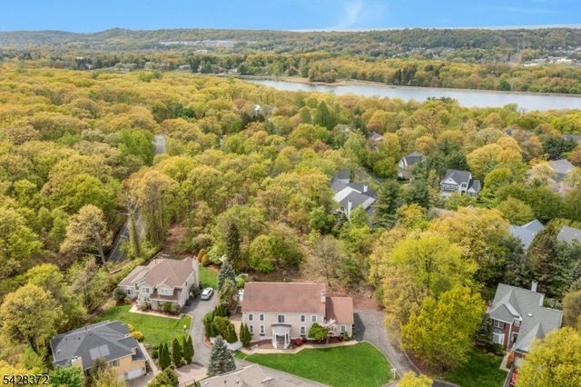16 Lenape Trail, Montclair Twp., NJ 07043