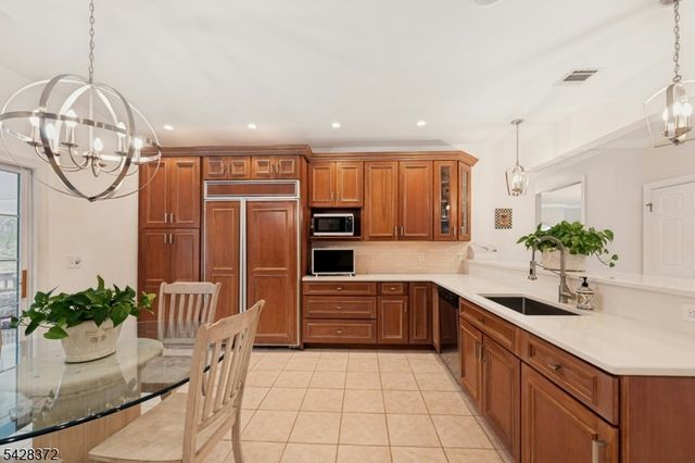 16 Lenape Trail, Montclair Twp., NJ 07043