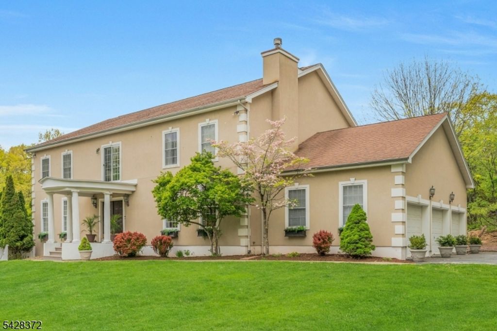 16 Lenape Trail, Montclair Twp., NJ 07043