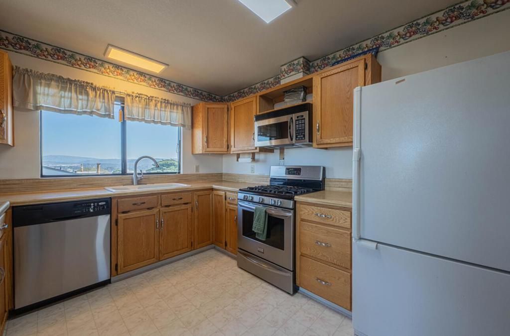 Image 13 of property listing at 936 Wainwright Street, Monterey, CA 93940