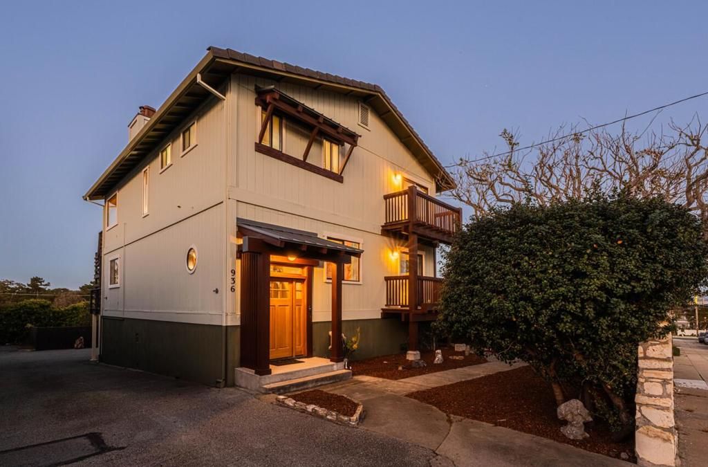 Image 2 of property listing at 936 Wainwright Street, Monterey, CA 93940