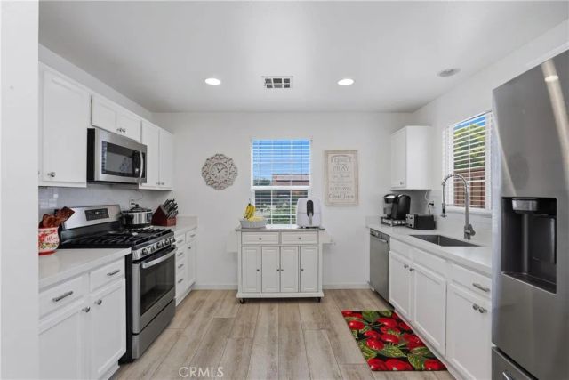 690 Julian, San Jacinto, CA 92582