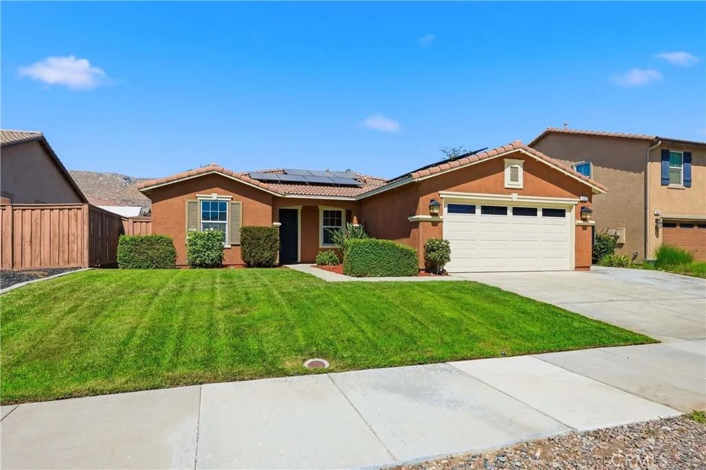 690 Julian, San Jacinto, CA 92582