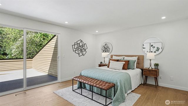 6560 W Mercer Way, Mercer Island, WA 98040