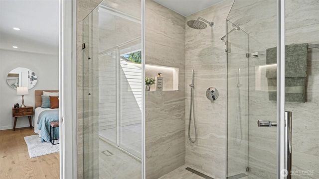 6560 W Mercer Way, Mercer Island, WA 98040