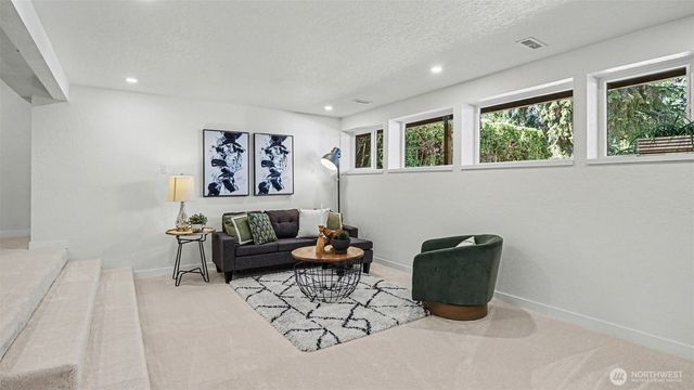 6560 W Mercer Way, Mercer Island, WA 98040