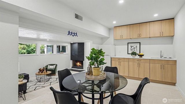 6560 W Mercer Way, Mercer Island, WA 98040