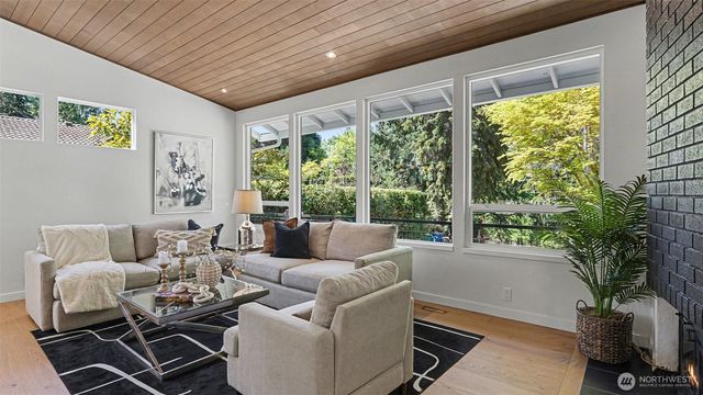 6560 W Mercer Way, Mercer Island, WA 98040