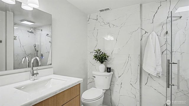 6560 W Mercer Way, Mercer Island, WA 98040