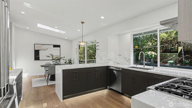 6560 W Mercer Way, Mercer Island, WA 98040