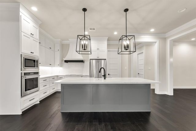 1736 Blanco Bend Drive, College Station, TX 77845