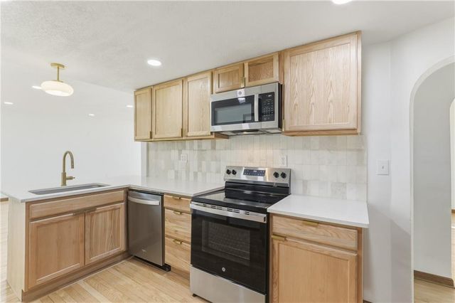 3137 S 9th Place, Kansas City, KS 66103