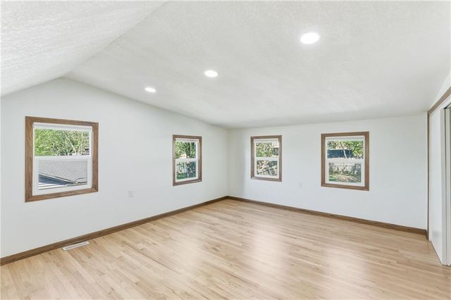 3137 S 9th Place, Kansas City, KS 66103