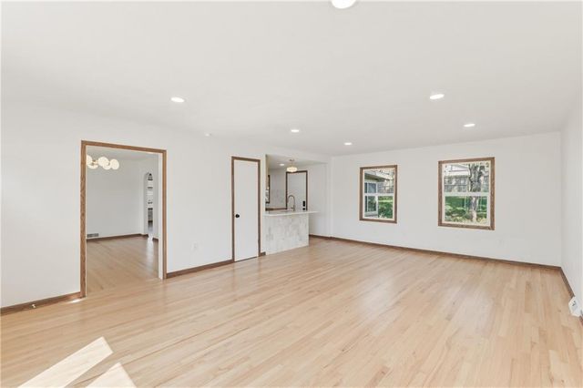 3137 S 9th Place, Kansas City, KS 66103