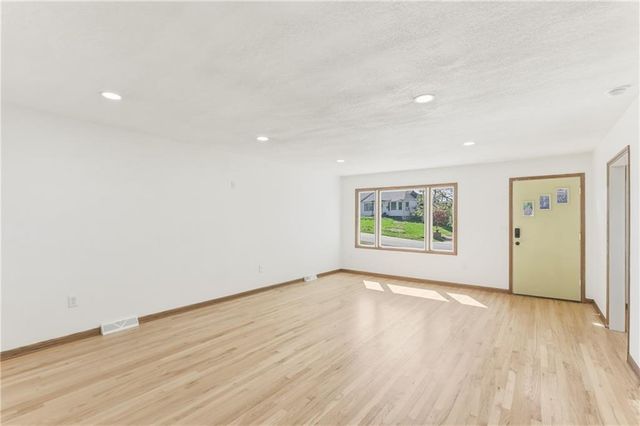 3137 S 9th Place, Kansas City, KS 66103