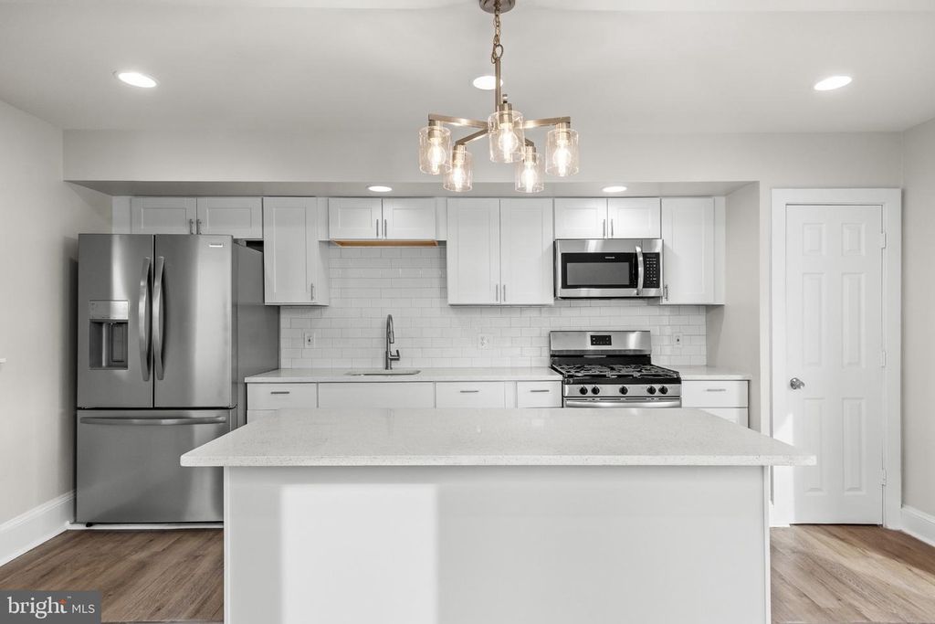 607 HIGHLAND AVE, Chester, PA 19013