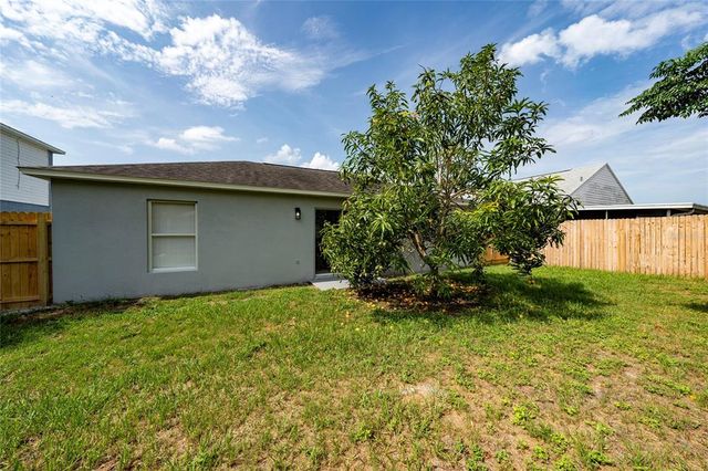 335 BLUFF LANE, Apopka, FL 32712