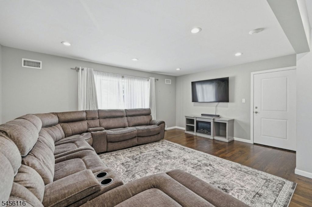 1135 Stonewall Ln, Secaucus Town, NJ 07094 — photo 3