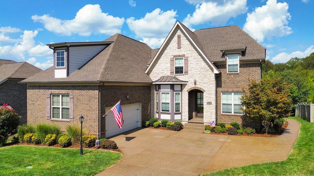 131 Ervin St, Hendersonville, TN 37075