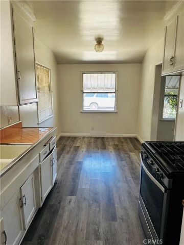 6852 Aura Avenue, Reseda, CA 91335