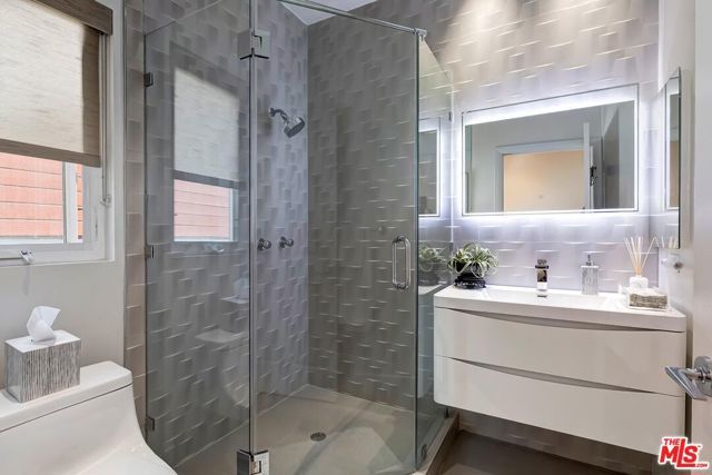 453 N Alfred Street, Los Angeles, CA 90048