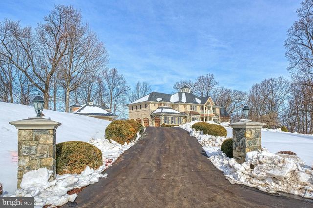 40436 BEACON HILL DR, Leesburg, VA 20176