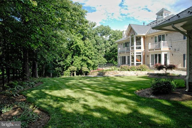 40436 BEACON HILL DR, Leesburg, VA 20176