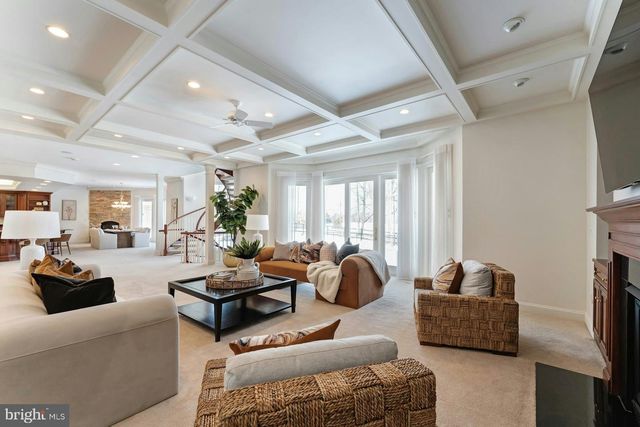 40436 BEACON HILL DR, Leesburg, VA 20176